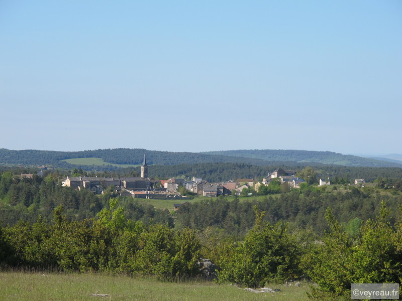 Le village de Veyreau vu du Causse